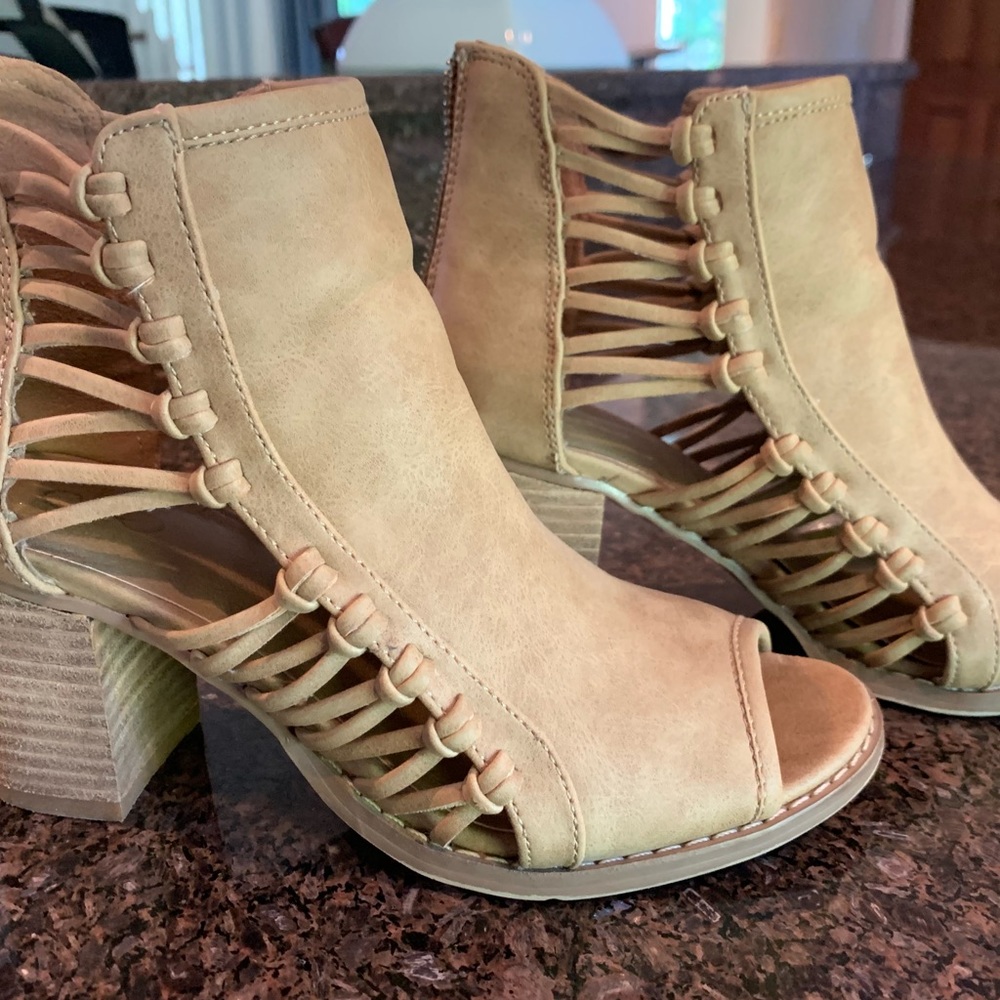 Tan heels